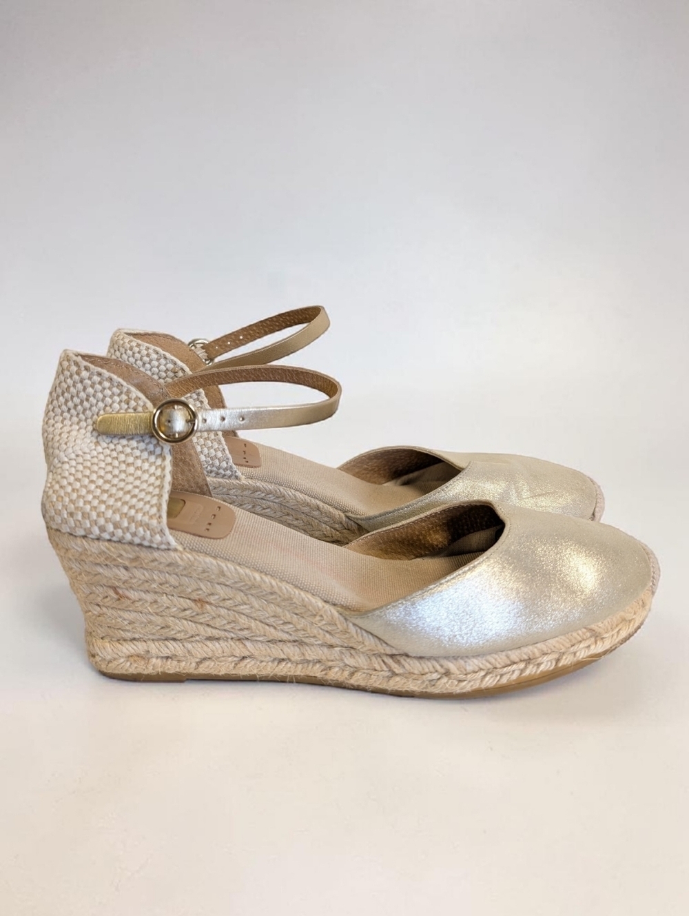 Kanna Metallic Gold Espadrille Wedge Sandals Ankle Strap EU 41 US 9 Resort Boho